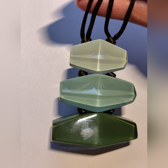 ZSISKA Large Statement 3 Tone Green Resin Pendant Necklace - Picture 8 of 9